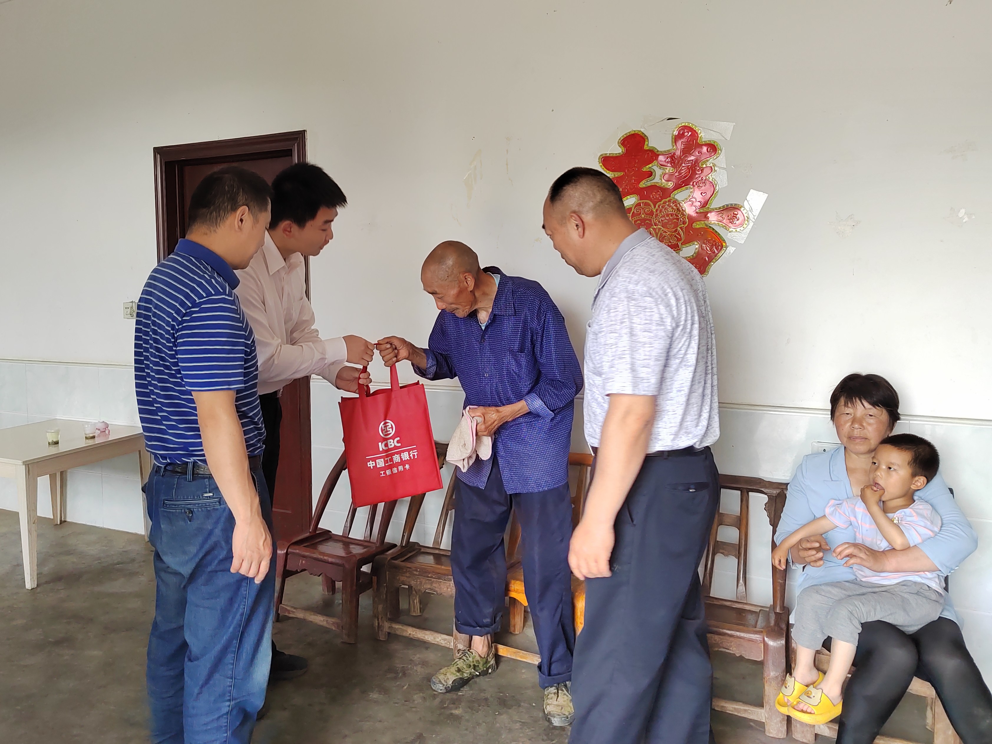 县退役军人事务局：粽情忆端午 情暖老兵心