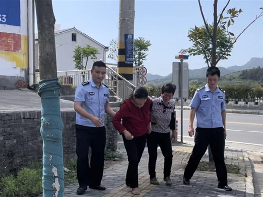 竹山竹溪两地警方联动合力救助一名走失人员