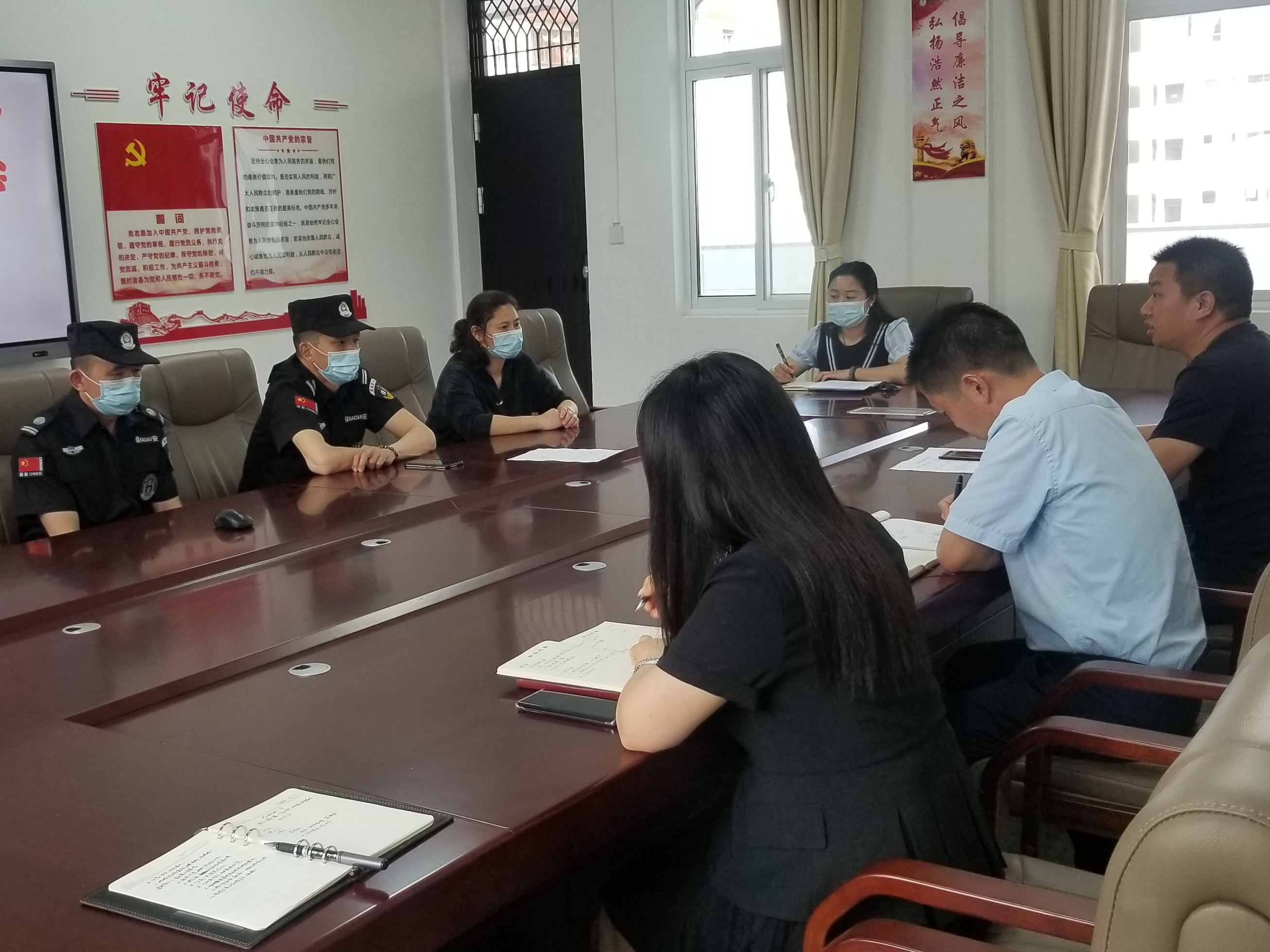 县实验小学落实安保月例会制度