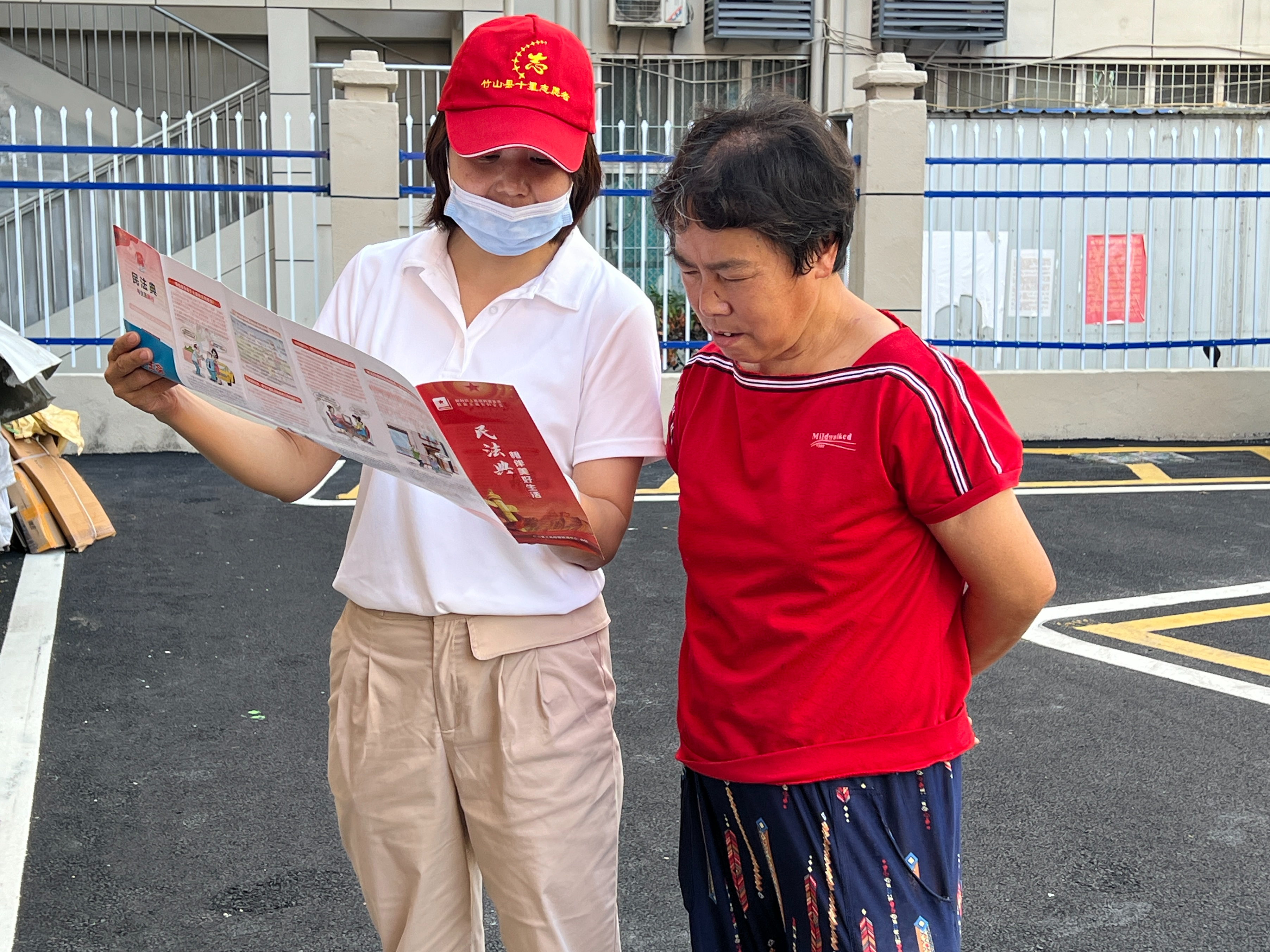 县公共检验检测中心送法入户暖民心
