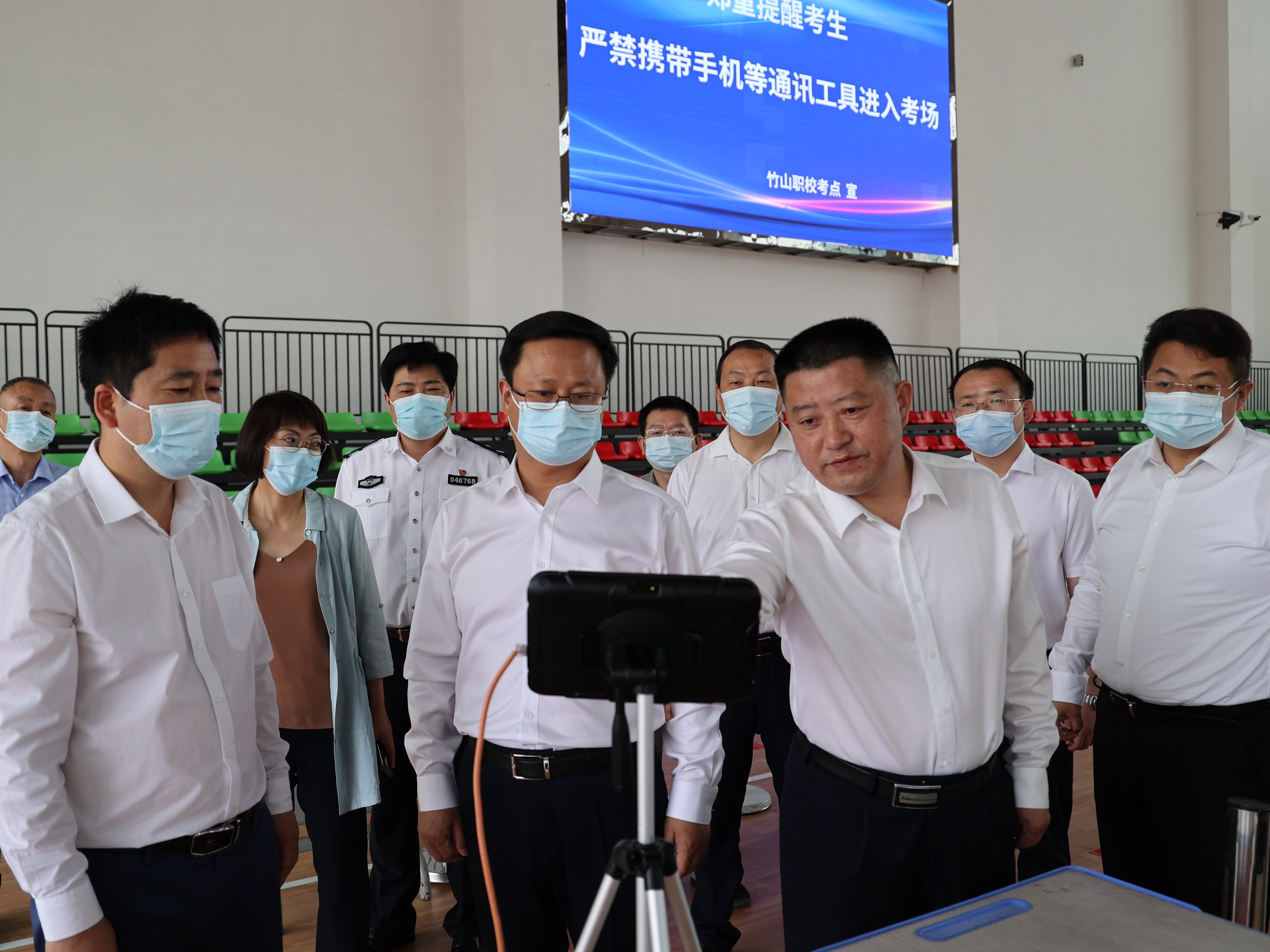 陈建平检查指导高考准备工作