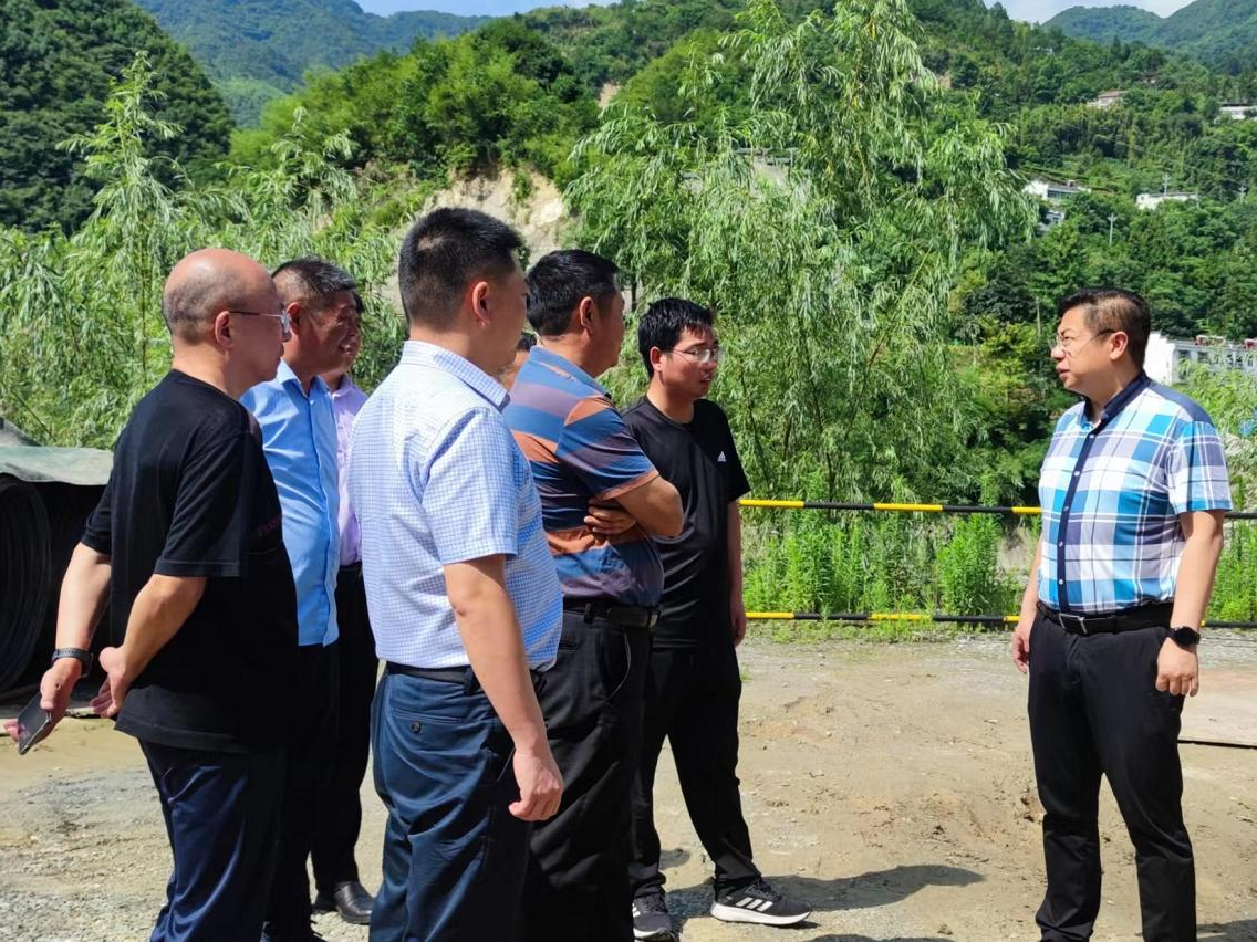 县领导督导涉水项目防汛工作