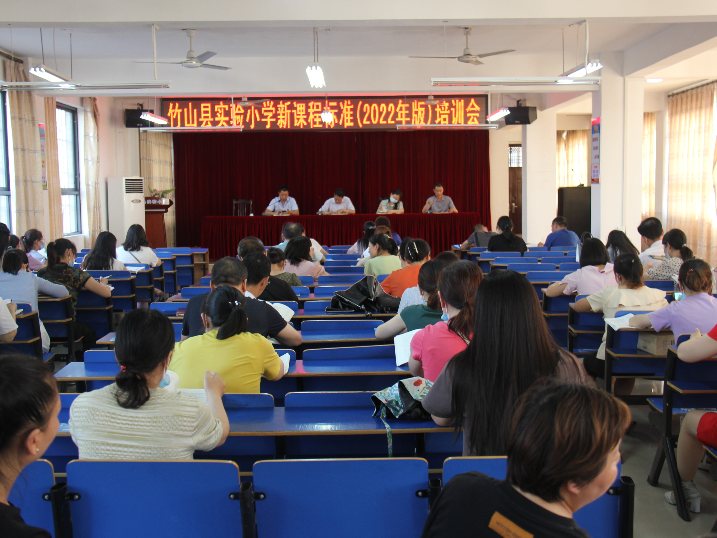 县实验小学：学习新课标  贯彻新理论  推进新课改