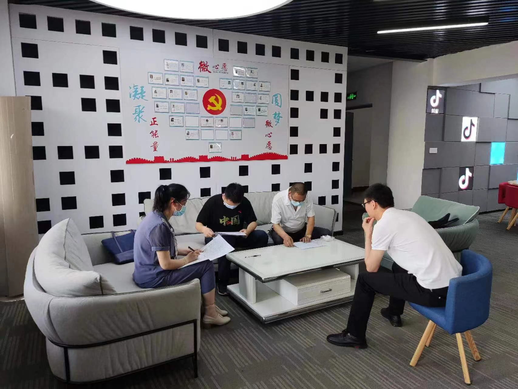 企业帮扶 城关镇在行动