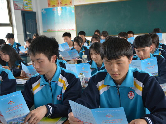 竹山二中：学习志愿精神  争做文明有礼竹山人