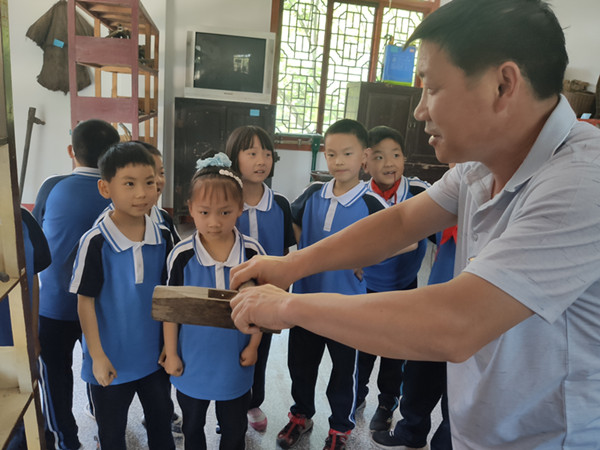 得胜镇庙垭小学开展民俗文化主题教育