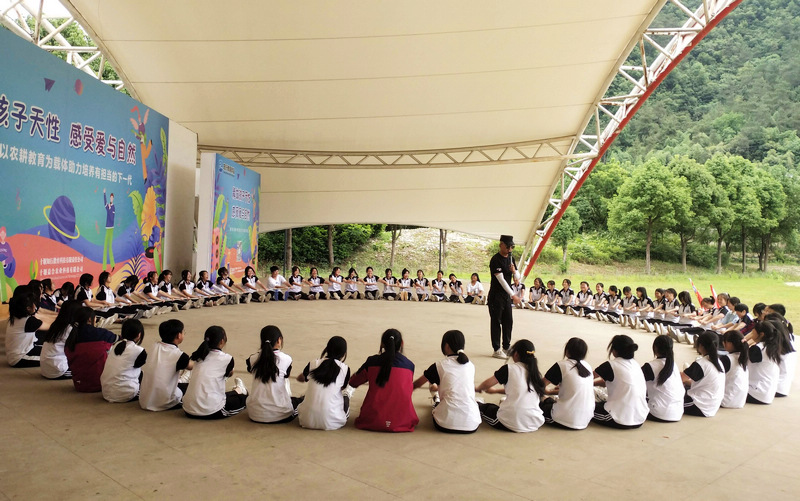 研学活动为学生成长“充电赋能”