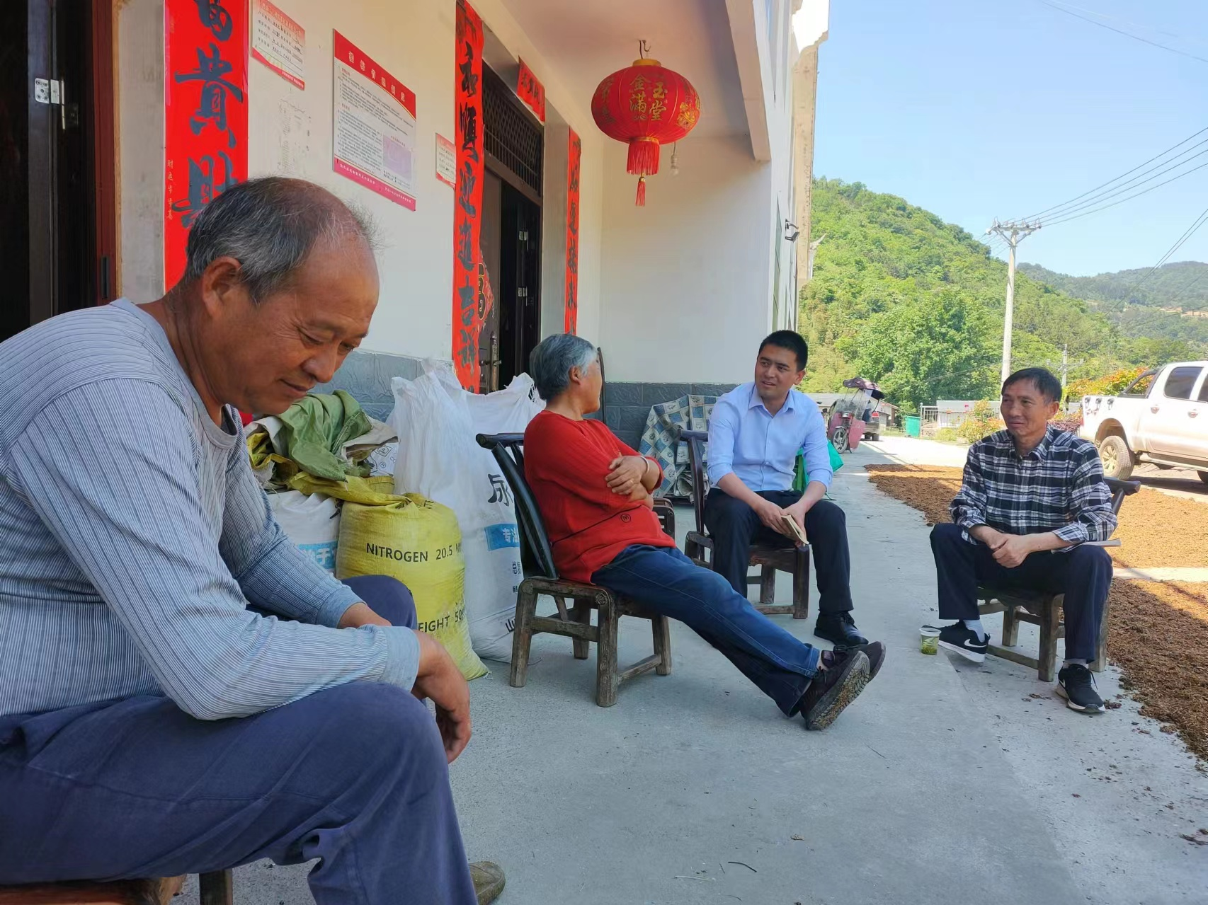 官渡鎮(zhèn)深入開展下基層察民情解民憂暖民心實(shí)踐活動(dòng)