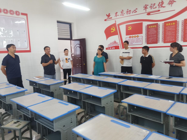 竹山一中党总支下沉年级支部开展检查评比活动