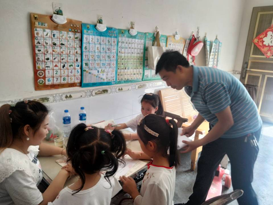 县发改局工作队：入户开展防溺水安全教育