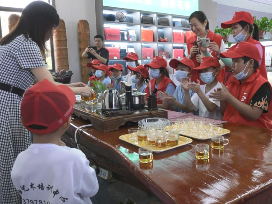 县妇联组织铧场村青少年学生开展暑期主题研学活动