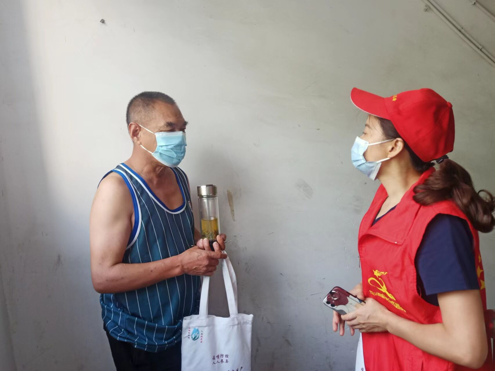 县公共检验检测中心到包保小区开展防溺水宣传