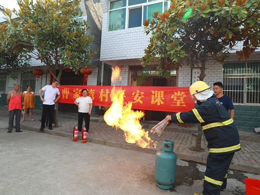 宝丰镇“平安课堂”进村入户