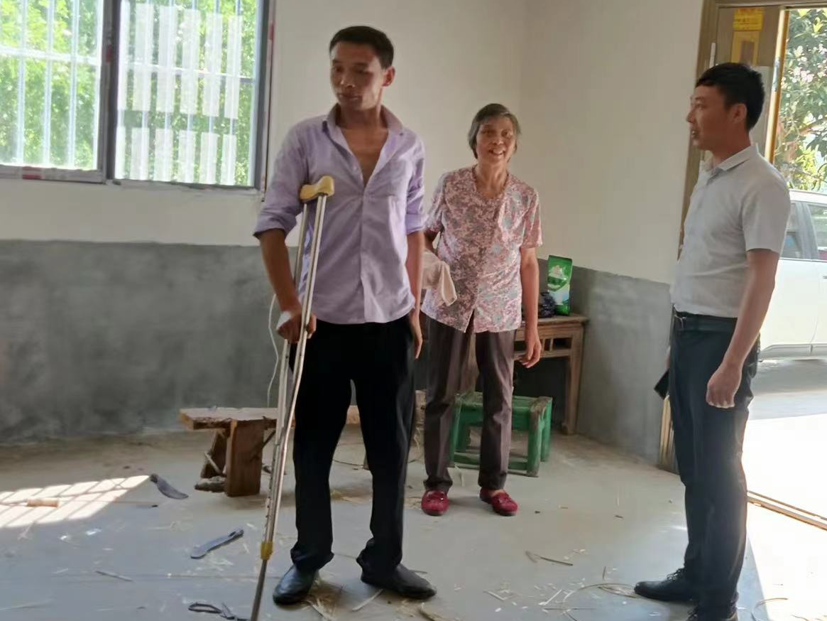 擂鼓镇：上门办理残疾证 贴心服务暖民心