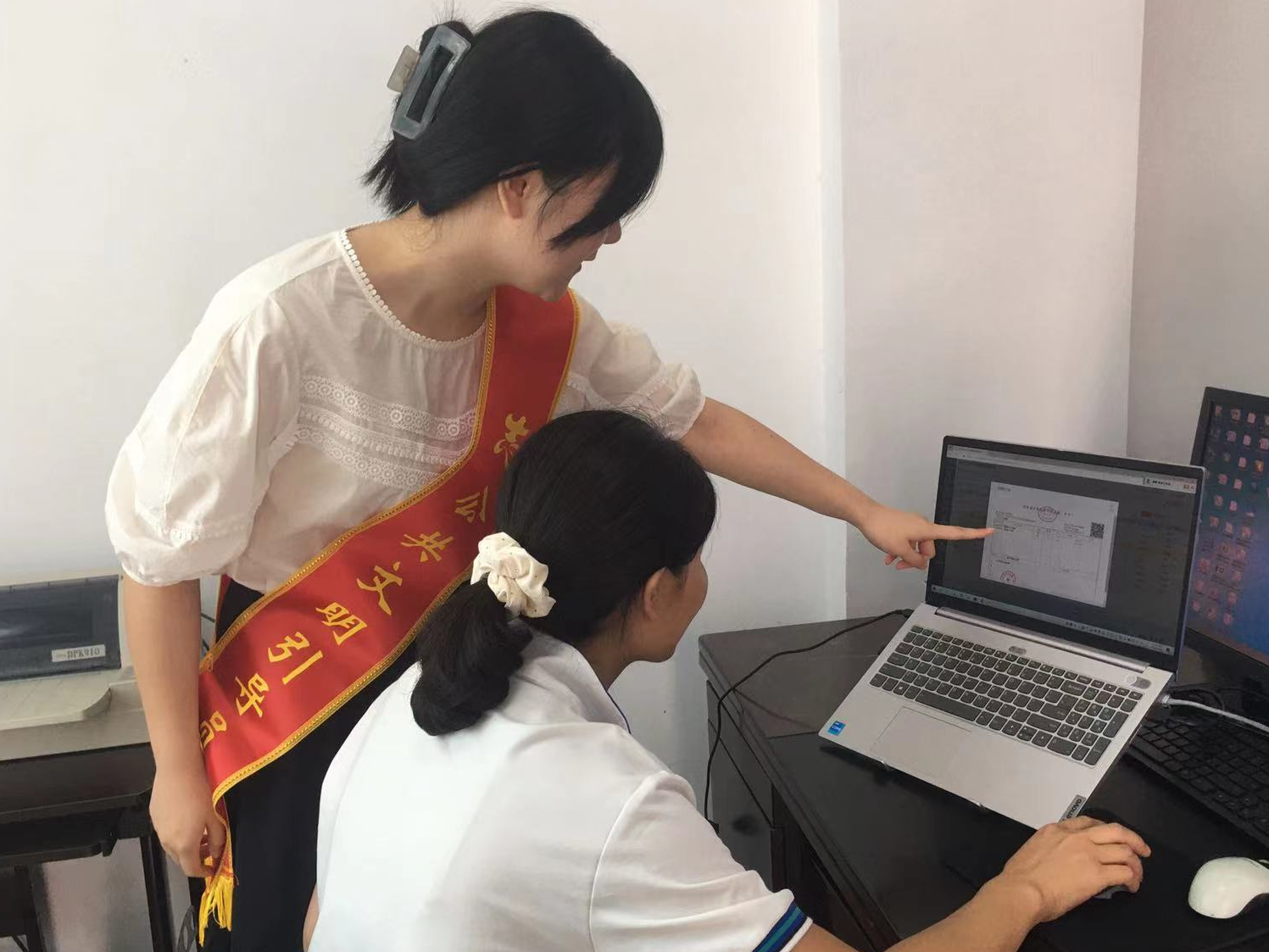 县财政局：文明窗口树新风  优化服务暖民心