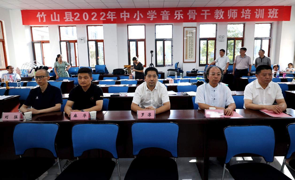 县教育局：专项培训促提升  “岗位练兵”强本领