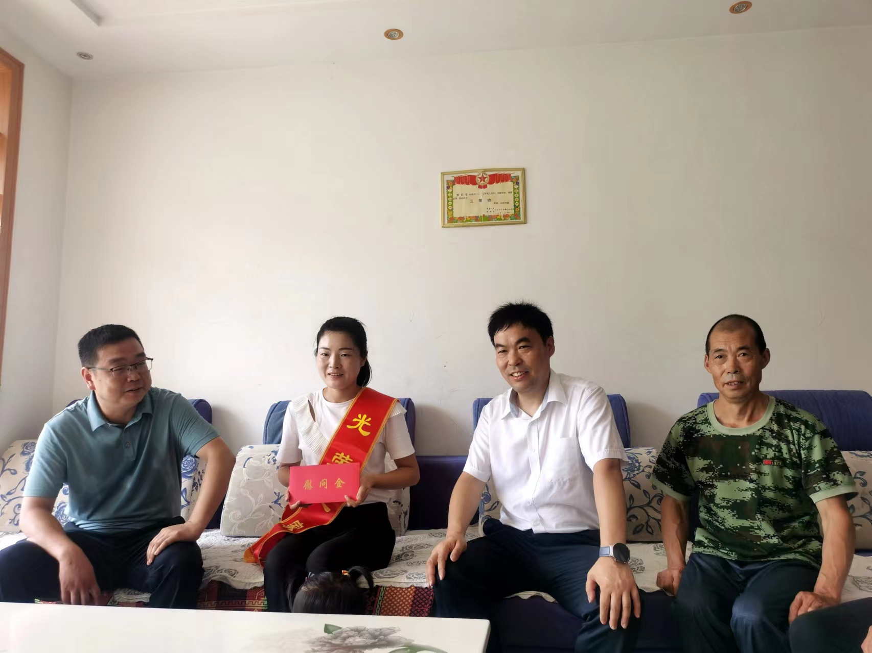 得胜镇：走访慰问立功受奖、维和部队官兵家属