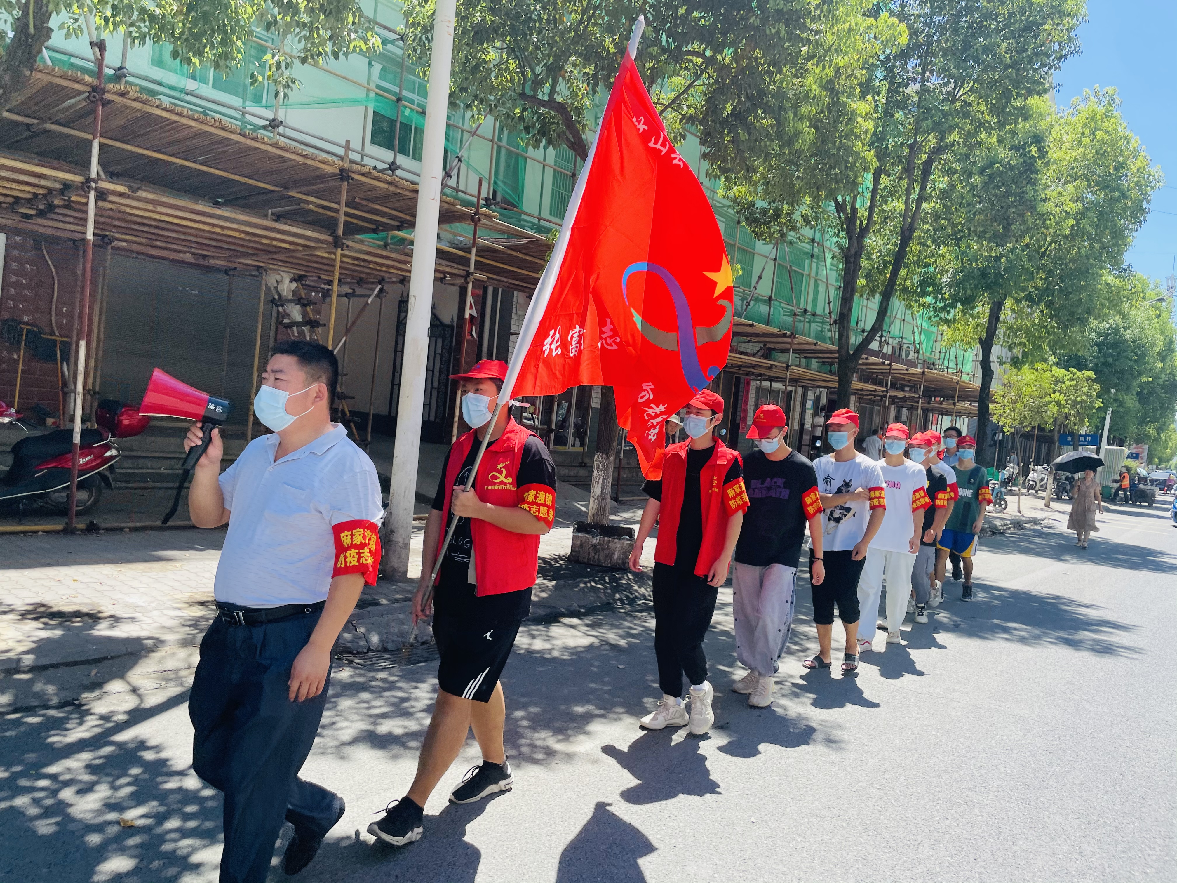 麻家渡镇：退伍老兵带“准新兵”，坚守防疫一线