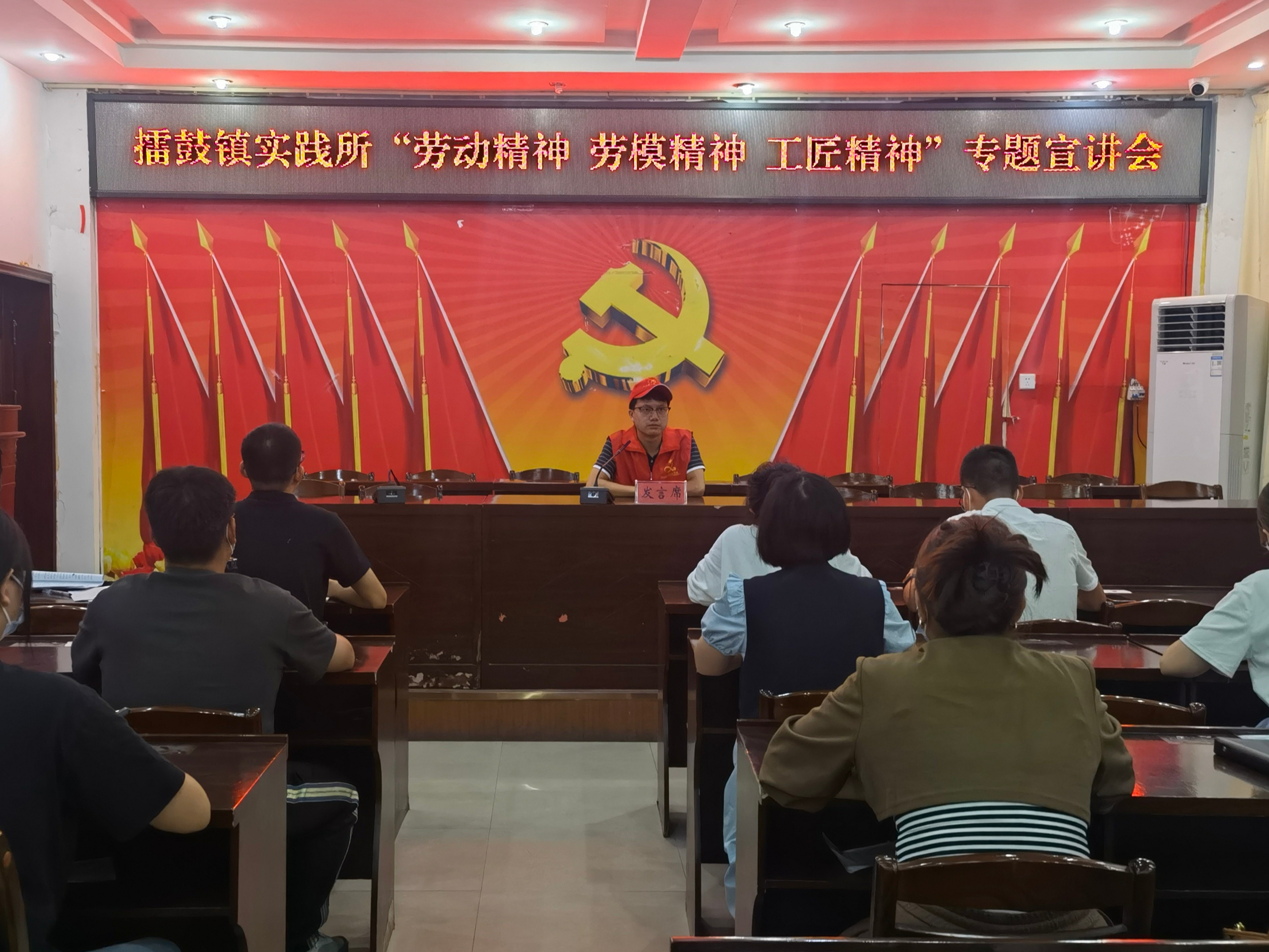 擂鼓镇：弘扬劳模精神 汲取奋进力量