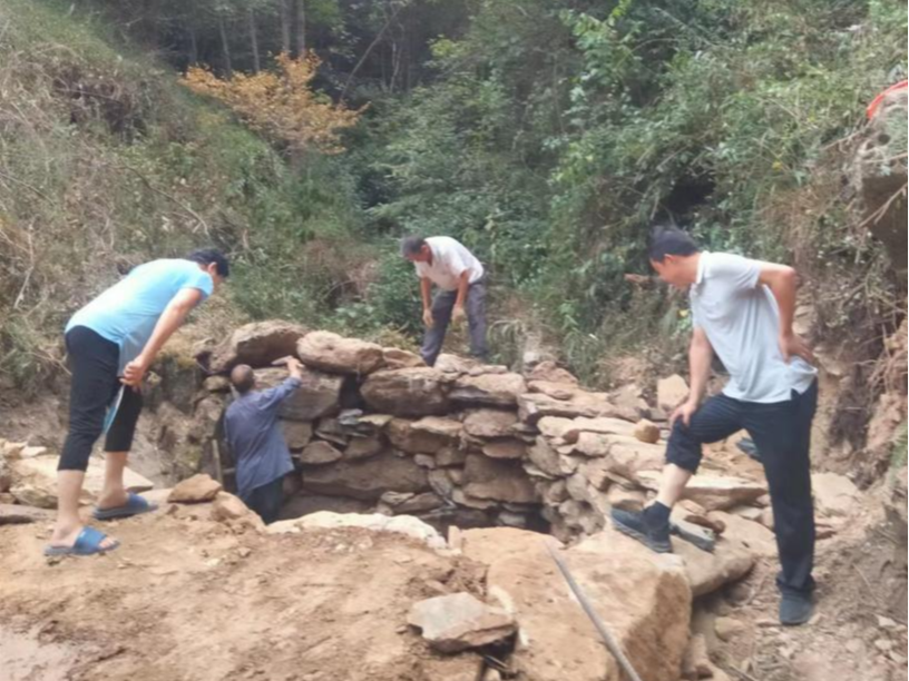 县发改局：引山顶之水抗旱，确保庄稼不受高温影响