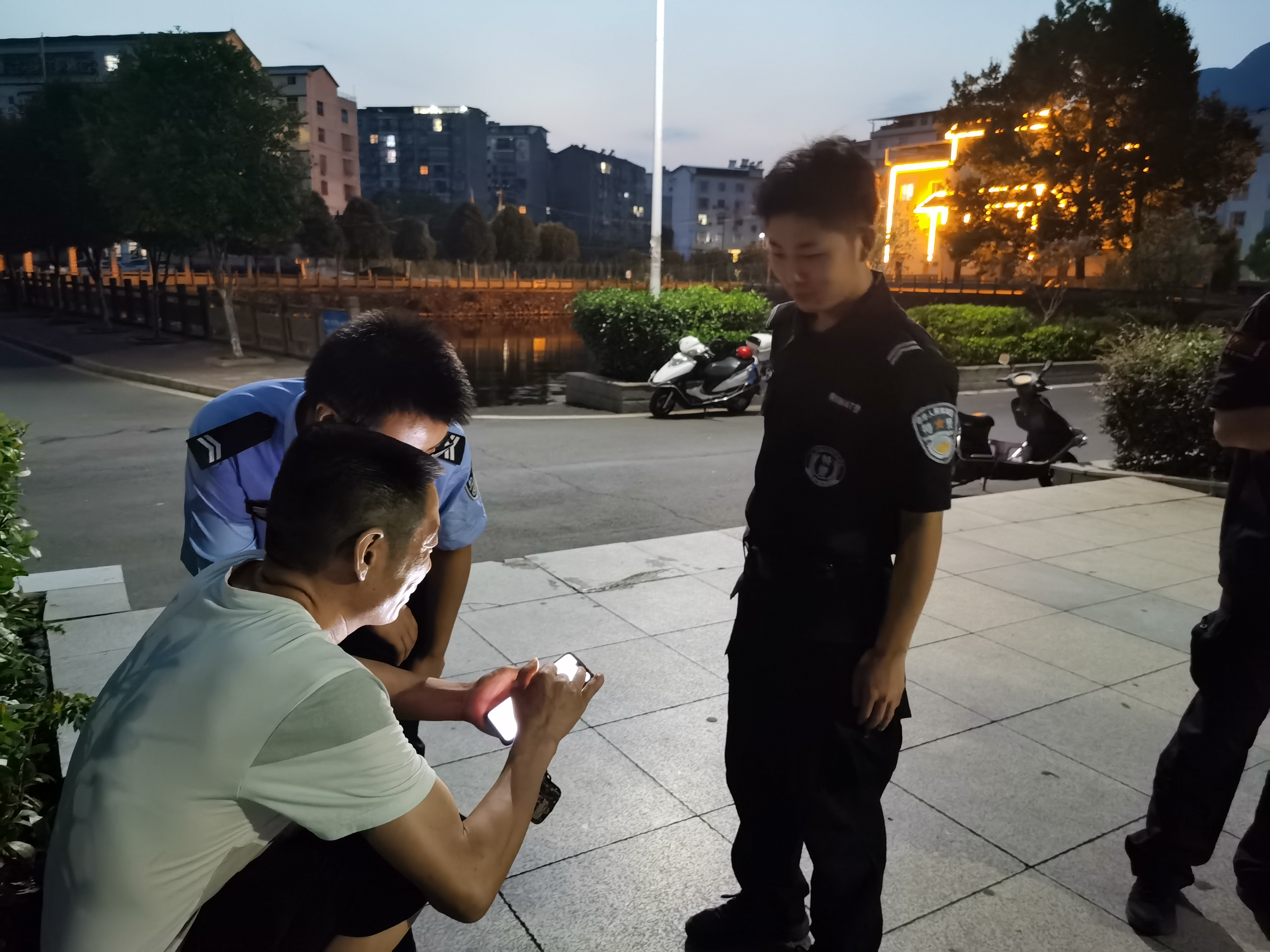 秦古派出所开展反电信诈骗宣传守护群众“钱袋子”