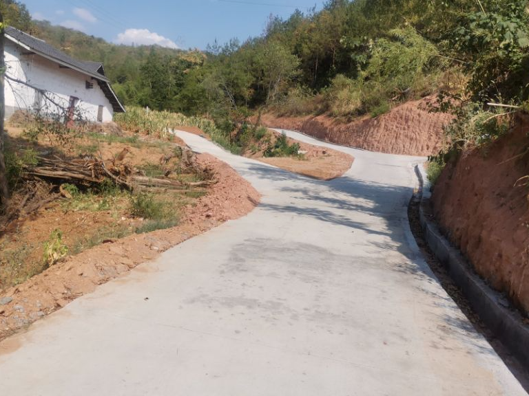 溢水镇：小东川村“泥泞路”变“硬化路”