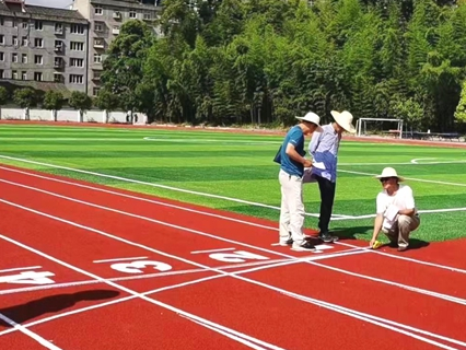 县教育局建好运动场助力新课改