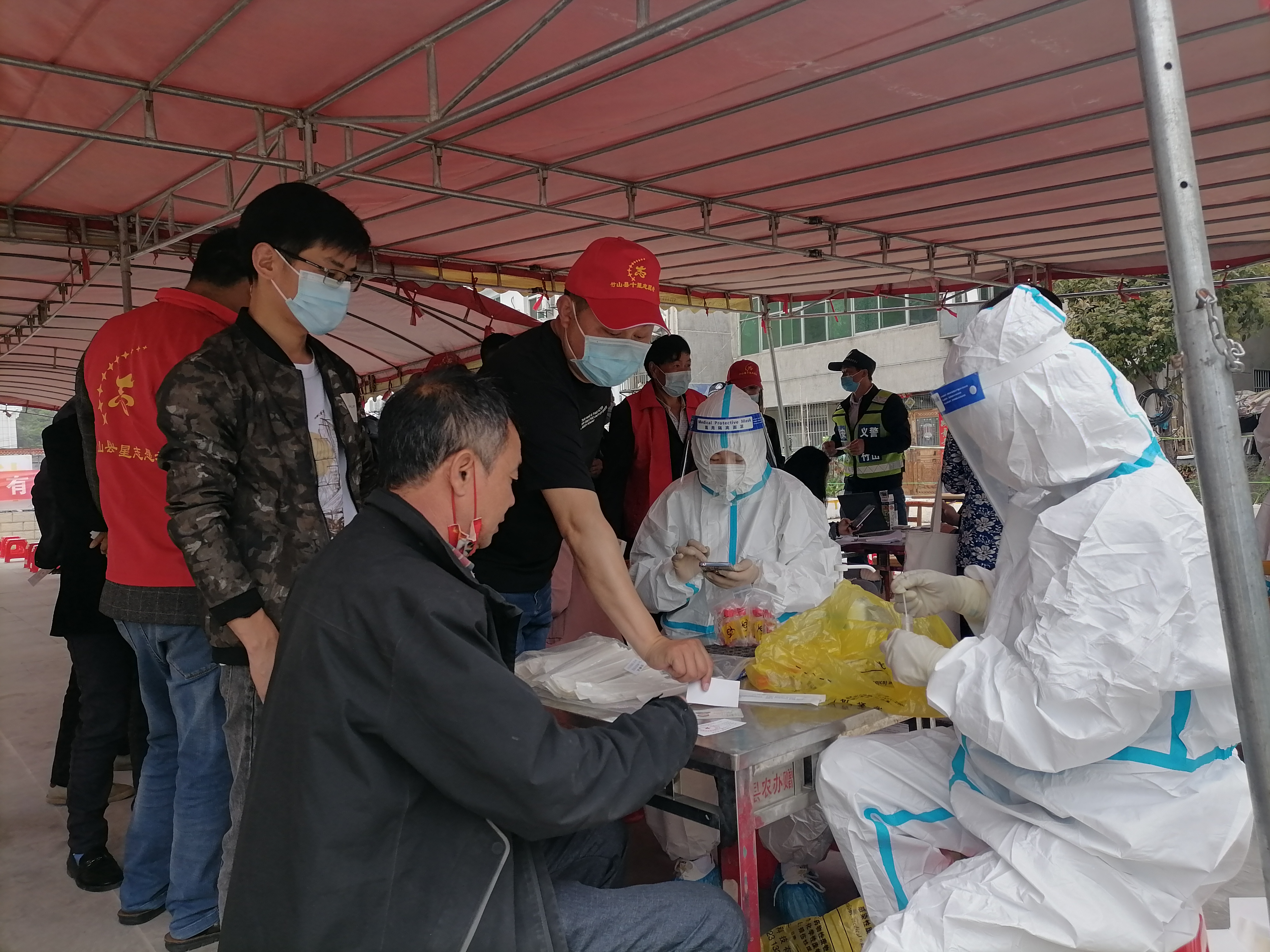 楼台乡：监督全员核酸检测 护航群众健康安全
