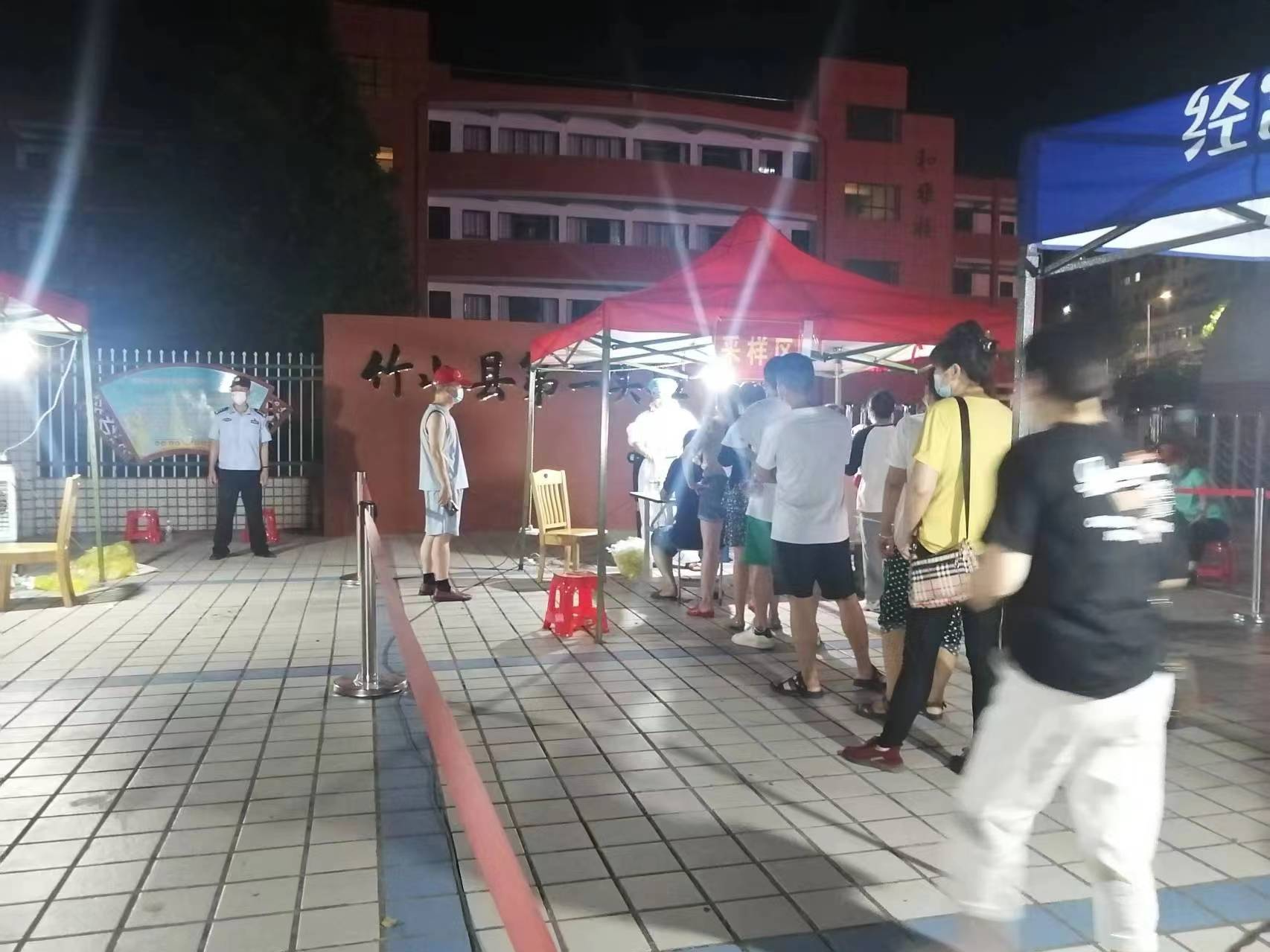 县人才服务中心：筑牢防控一线不惧“烤”验