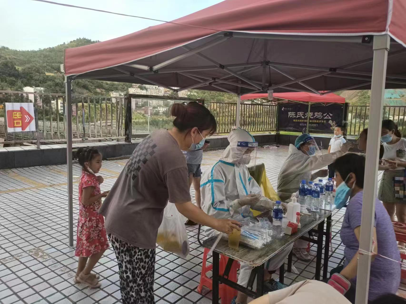 爱心企业捐赠520杯冷饮为防疫工作者降温防暑
