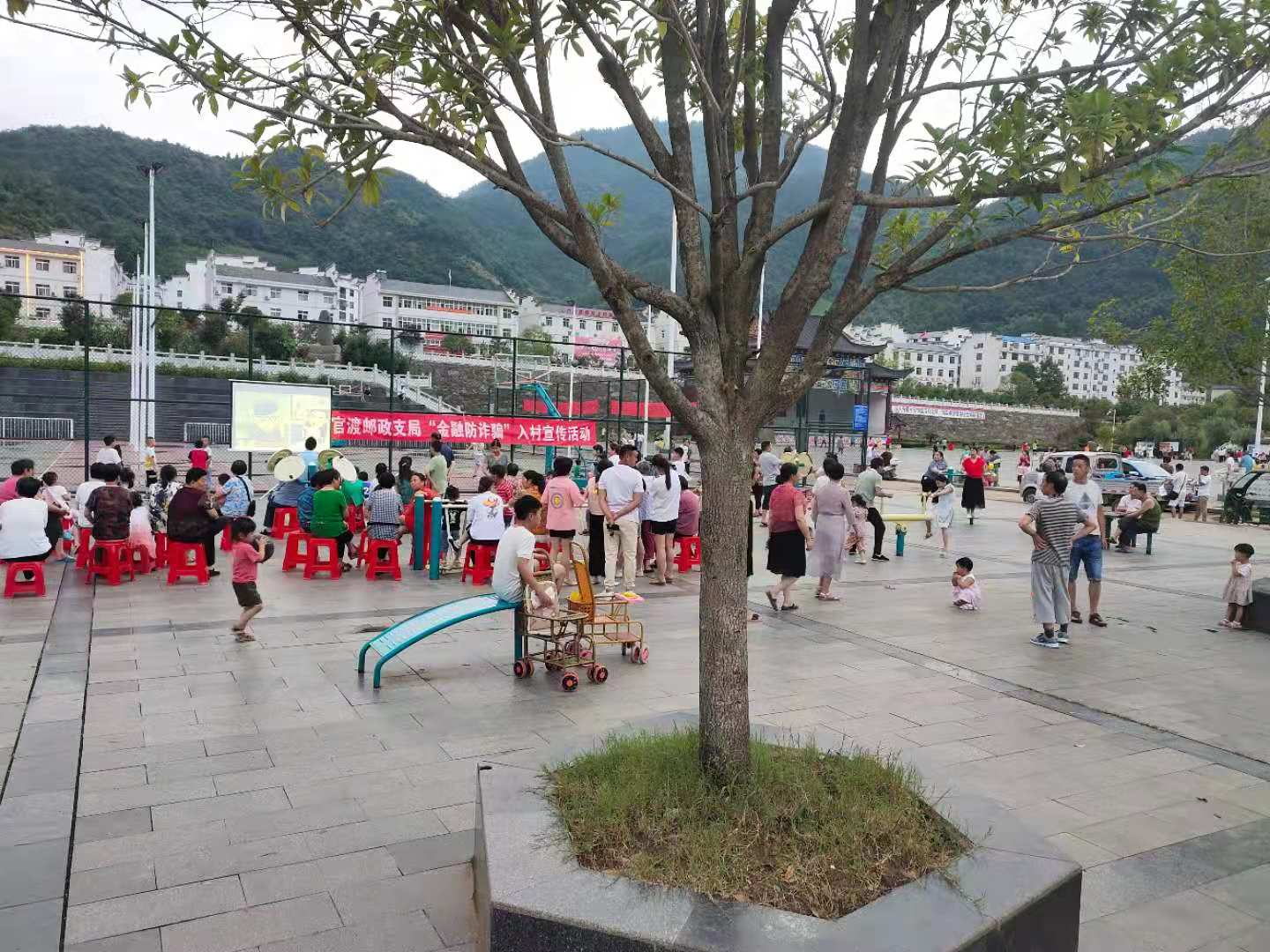 官渡镇：打好反电诈“预防针”守牢群众“钱袋子”