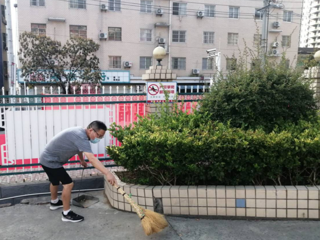 潘口中学：清洁校园迎开学