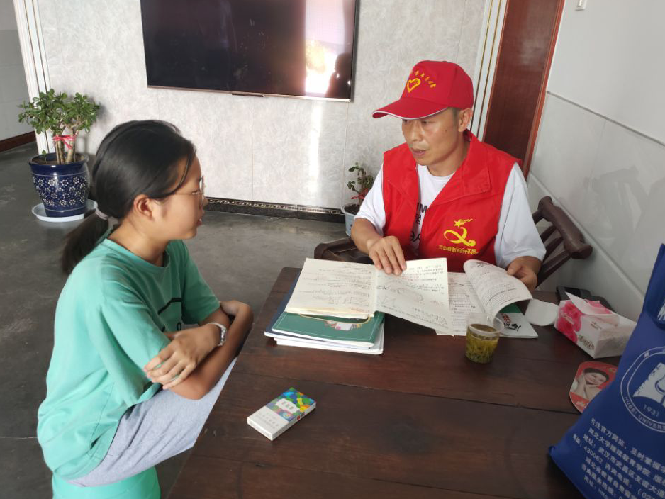 竹山一中：“疫”无反顾 家校共育显担当