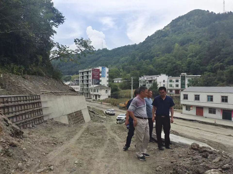 县交通运输局：心系群众出行 加快项目建设