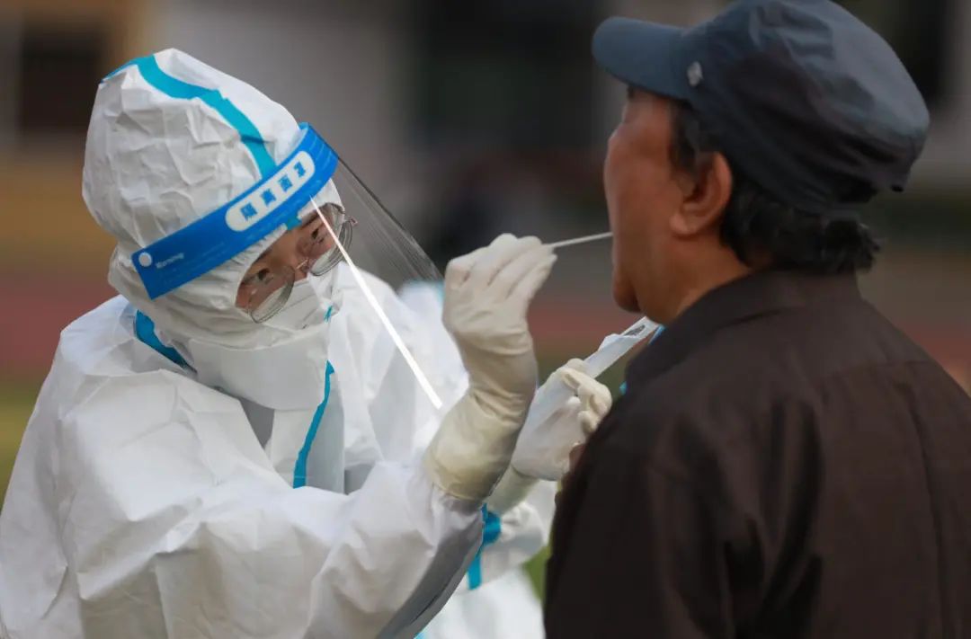 检测前为何不能喝水？要不要喊“啊”？您关心的10个核酸采样问题在这里