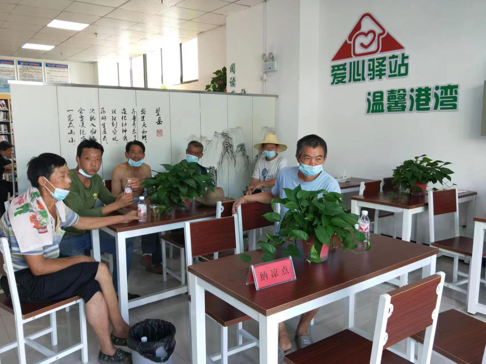 “爱心驿站”为户外劳动者筑起清凉港湾