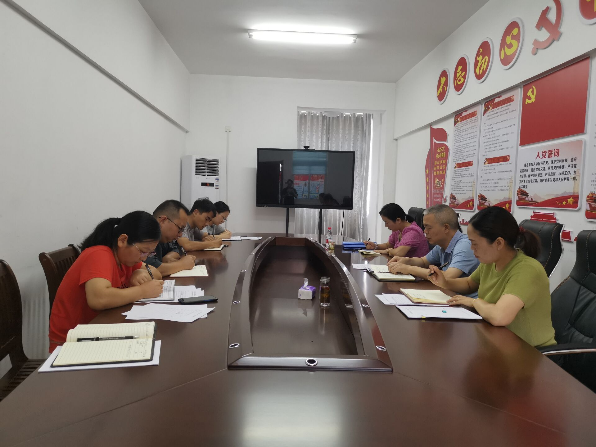 县人才服务中心党支部召开换届选举会