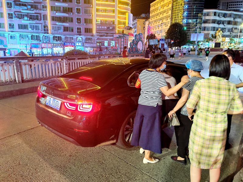 县纪委：“督查车”秒变“救护车”