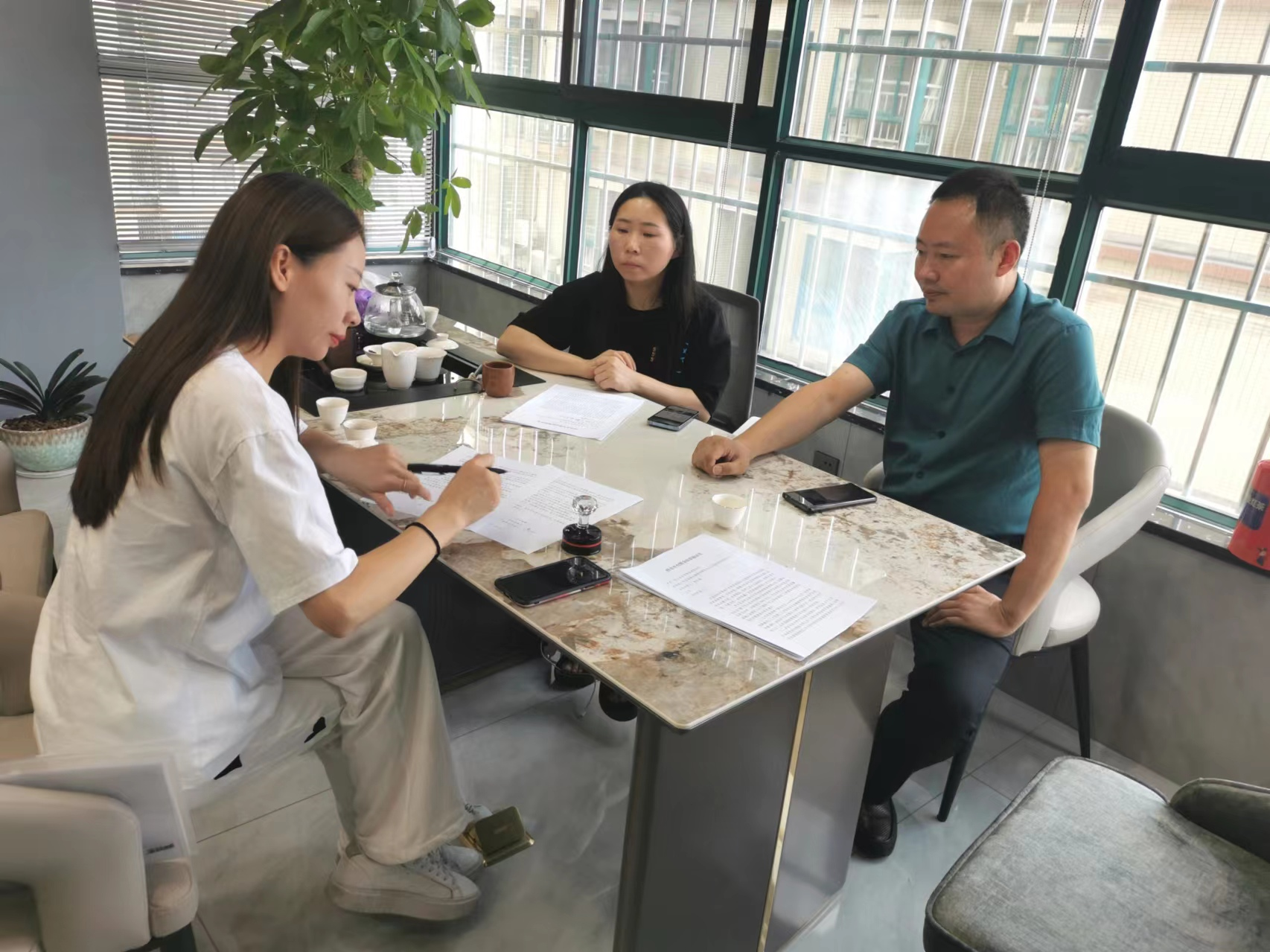 县绿松石服务中心：优化营商环境 推进平台经济本地化