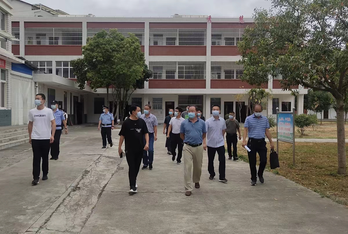 县教育局检查指导秦古镇开学工作