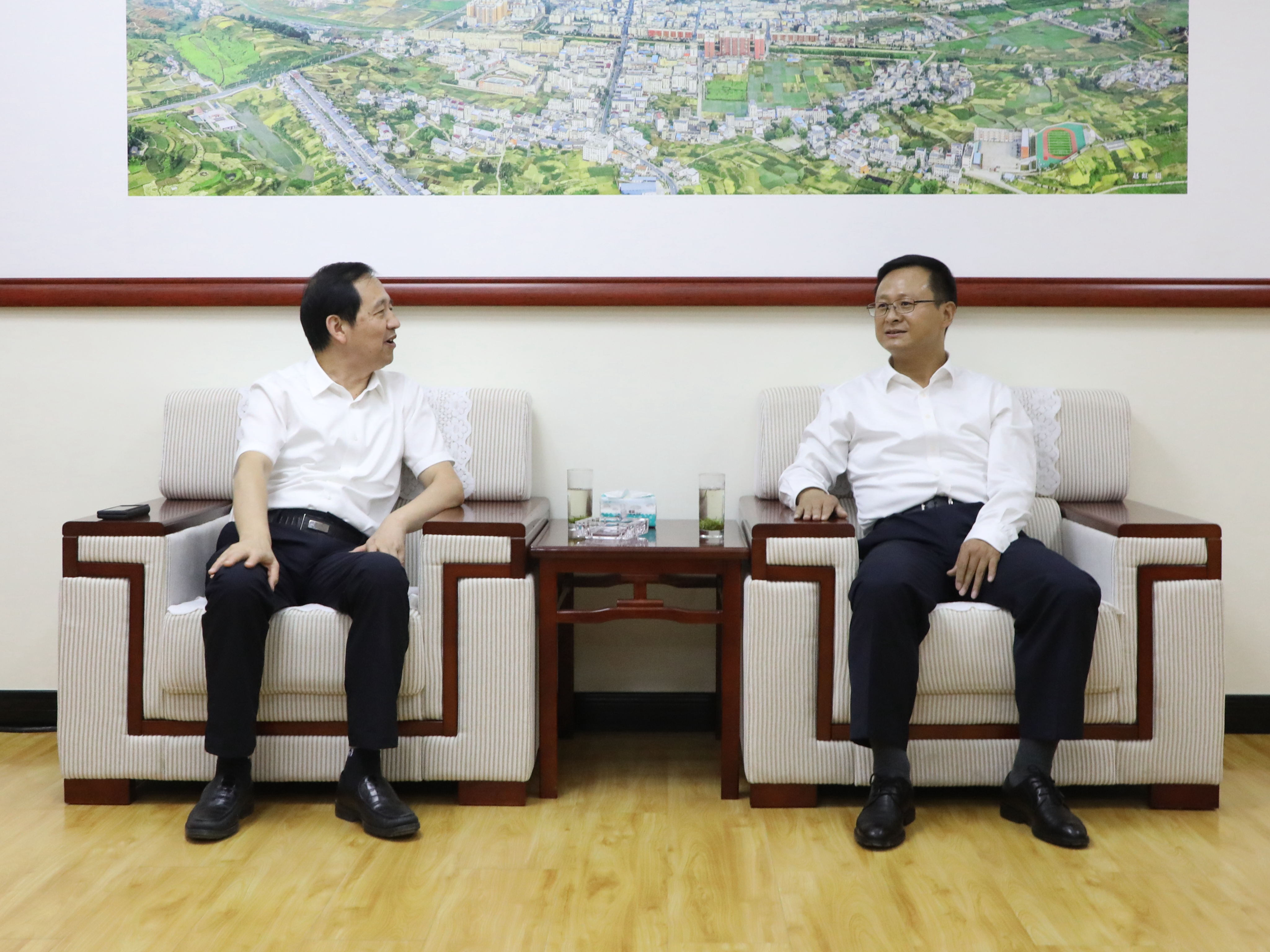 陈建平会见市人民医院院长钟森