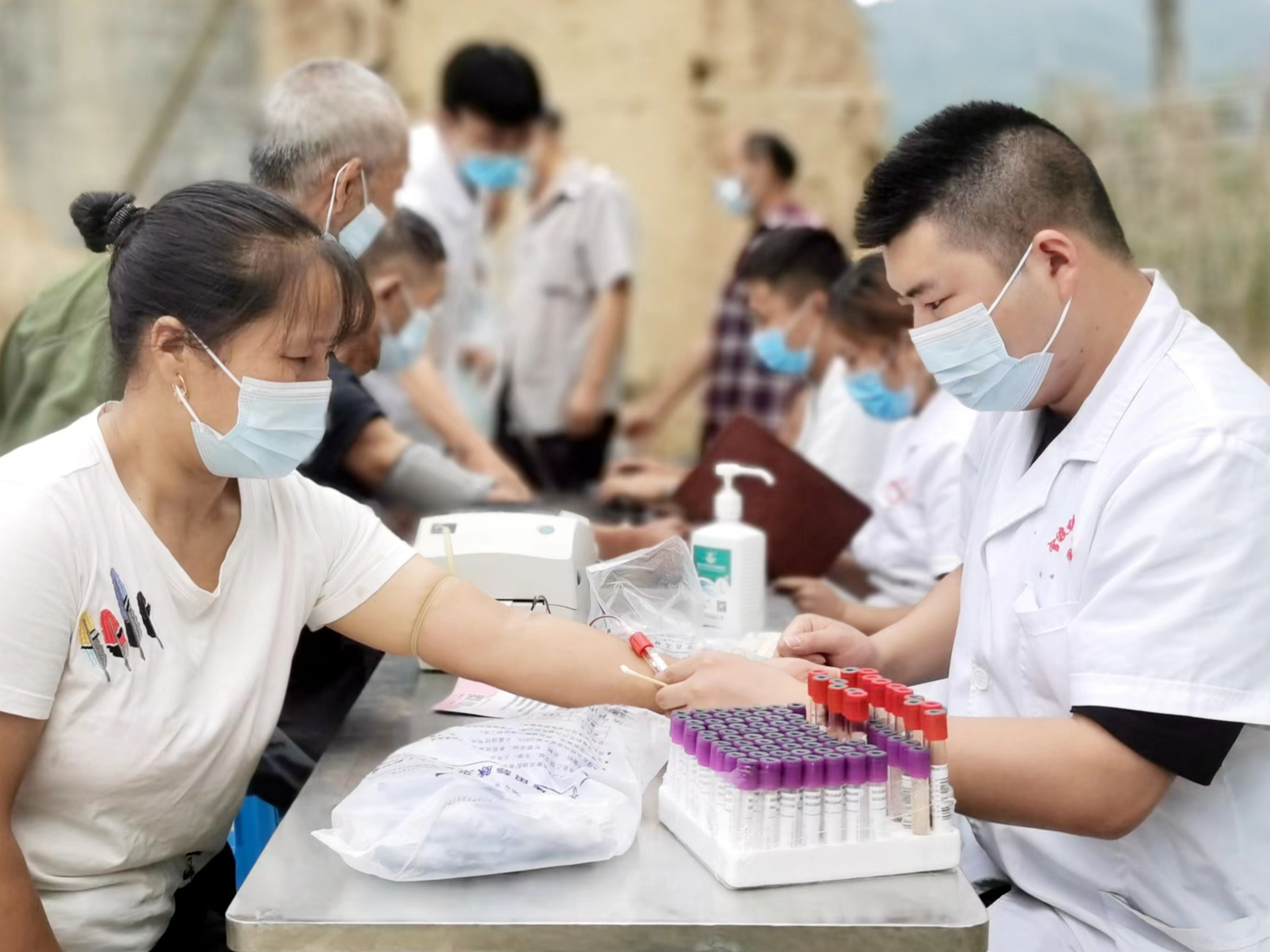 官渡镇：义诊进乡村 温暖群众心