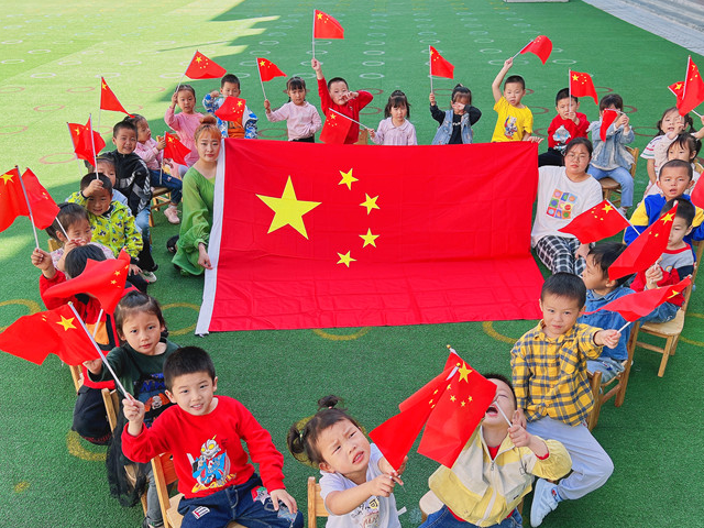 官渡镇中心幼儿园开展庆国庆主题系列活动