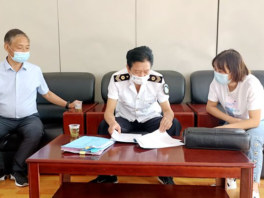 擂鼓镇两小学接受“双随机一公开”专项检查