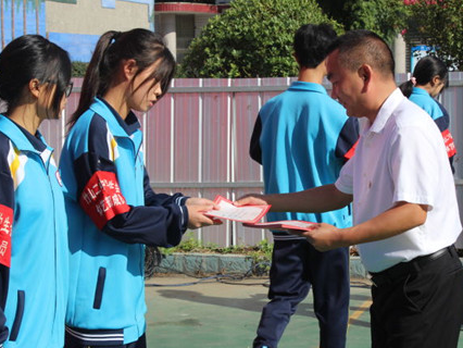 竹山二中举行开学典礼暨表彰大会