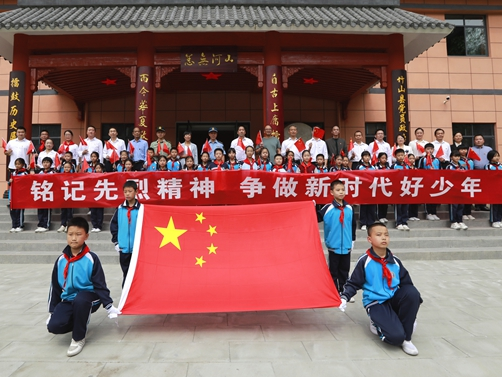 县教育局开展“烈士纪念日”主题教育