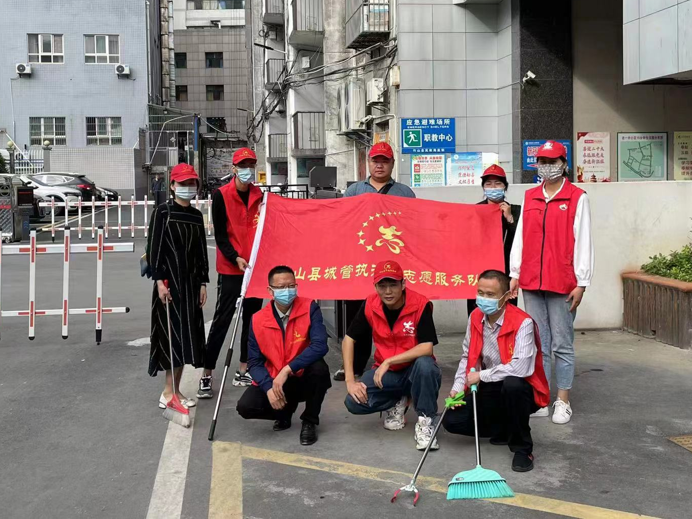 城管执法局：开展卫生整治 志愿服务活动