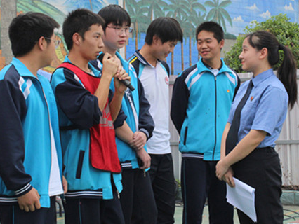 竹山二中举行法治警示教育讲座