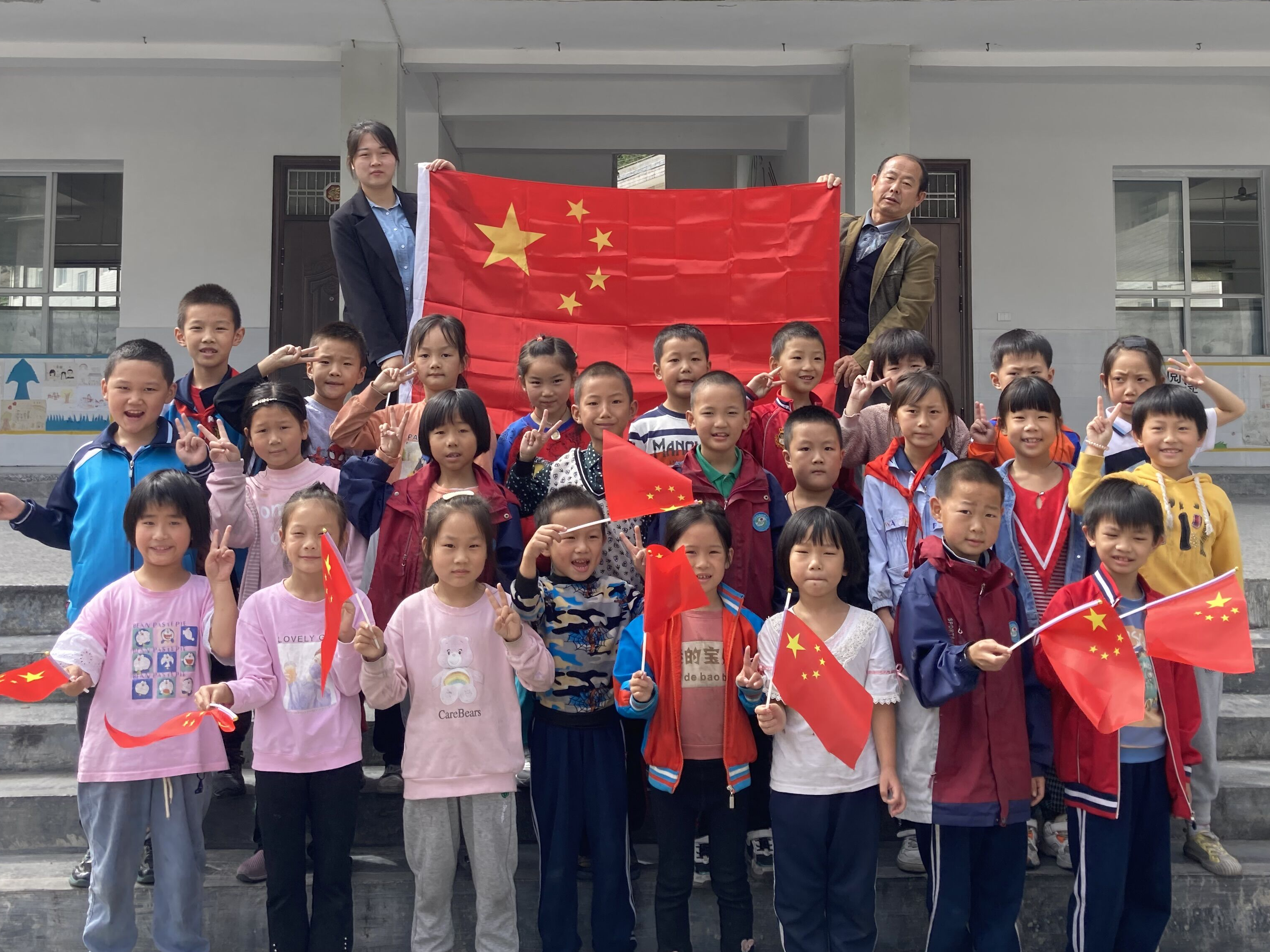 公祖小学开展“喜迎二十大 童心向未来”活动