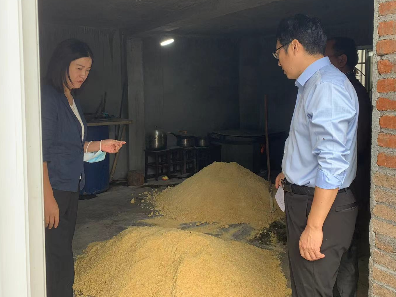 县政府办：开展乡村振兴“户户走到”活动